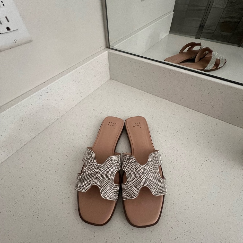 Summer sandals size 6.5. A new day brand
